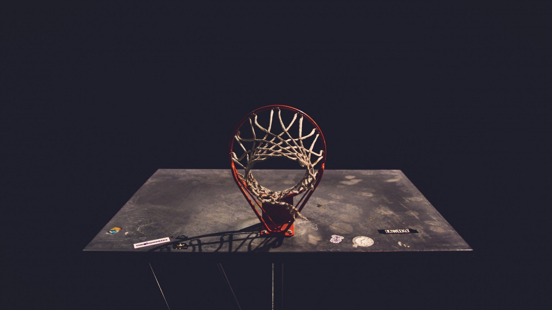 开云-足坛转会窗奇观，从西汉姆备战NBA到皇家社会清晨官宣